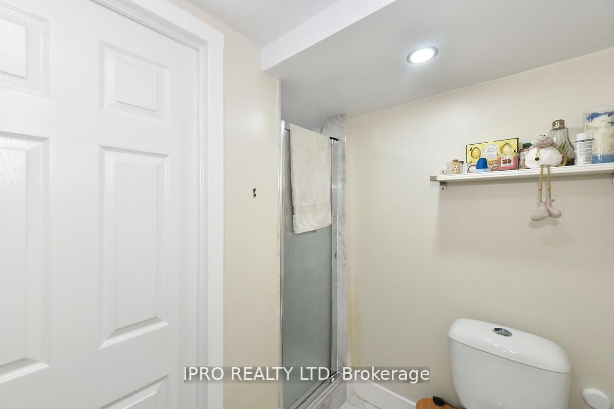 8 Core Cres