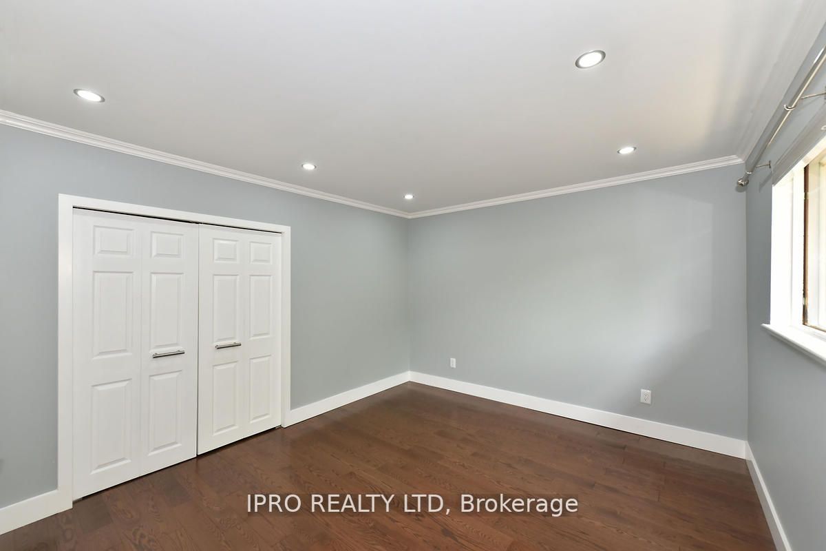 8 Core Cres