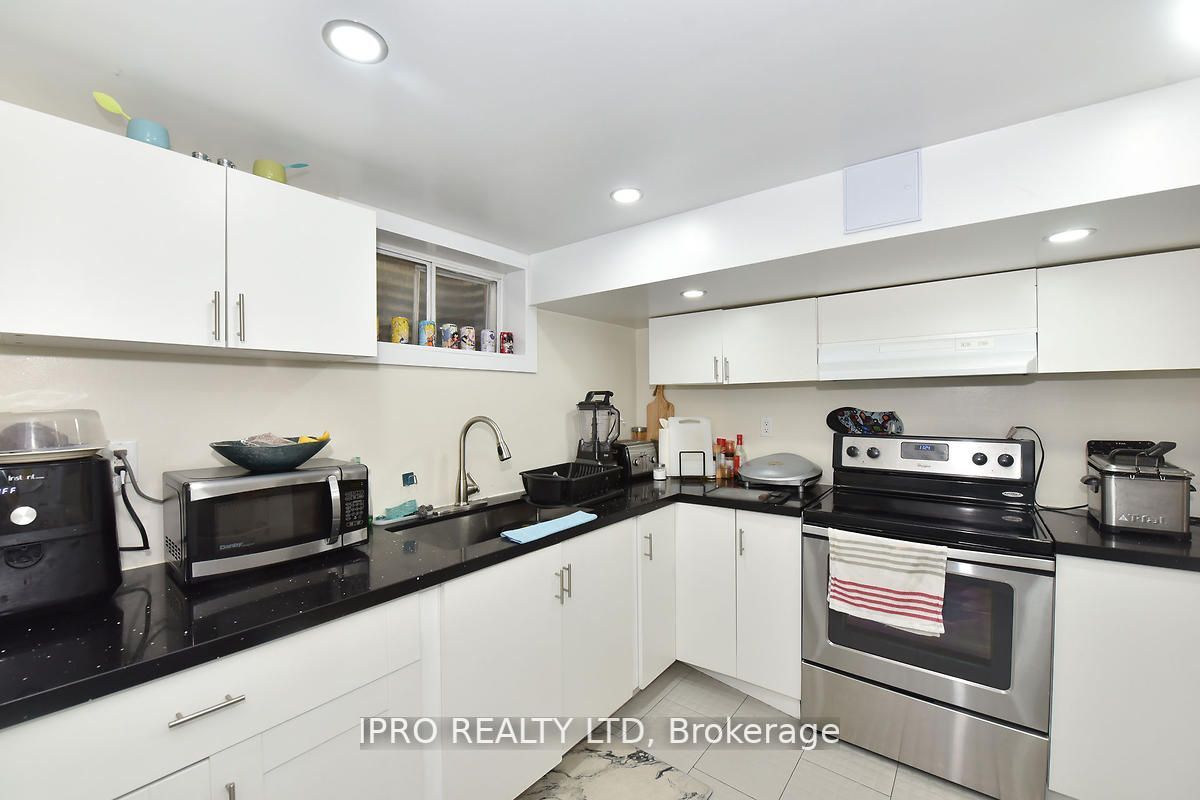 8 Core Cres
