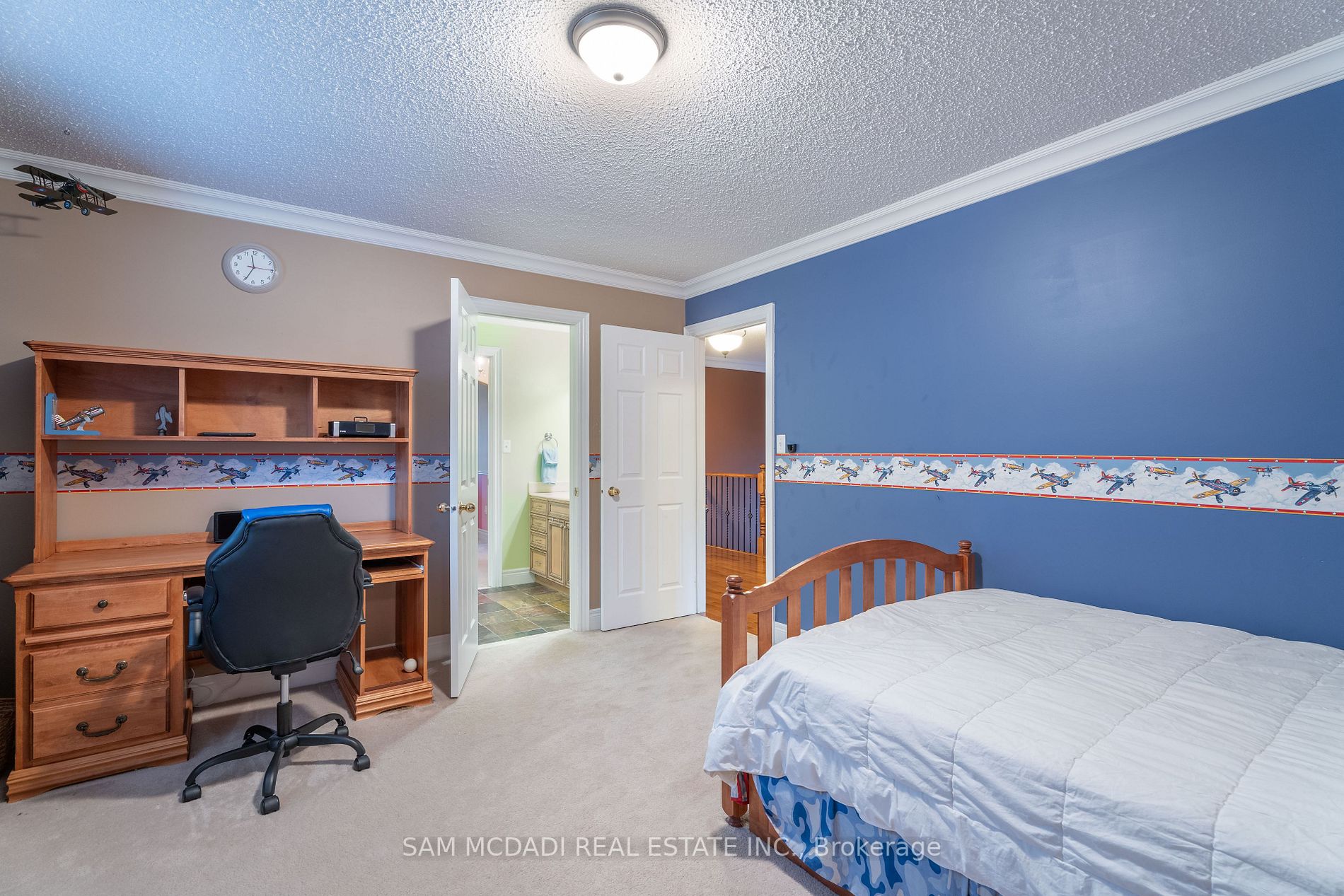3852 Rosanna Dr