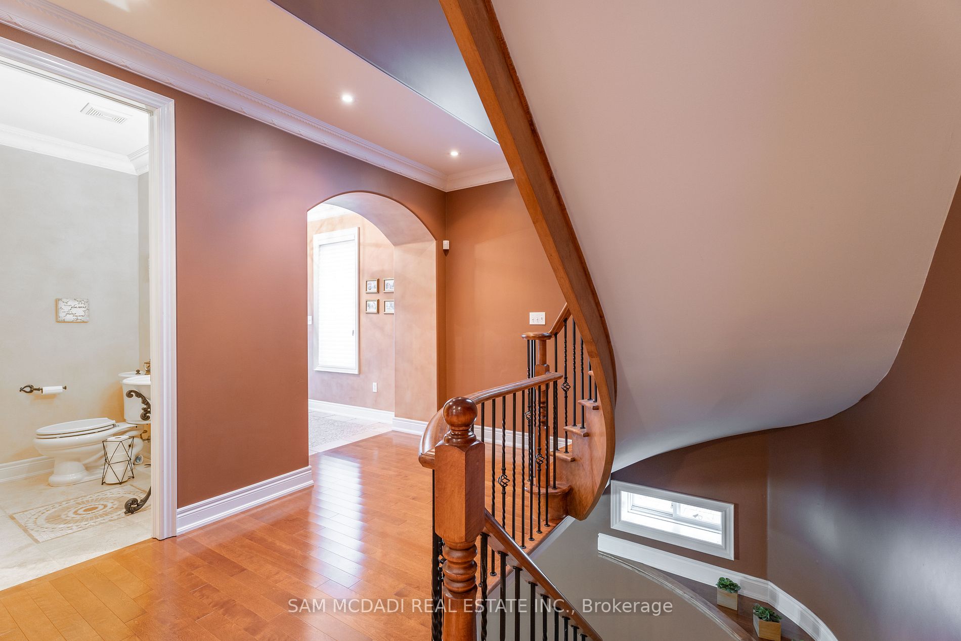 3852 Rosanna Dr