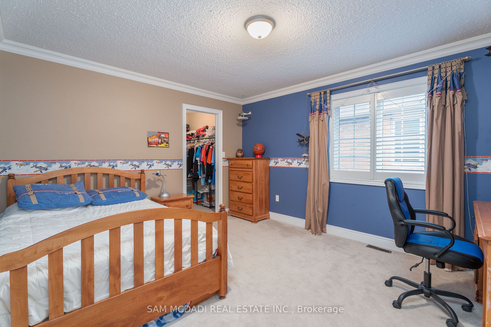 3852 Rosanna Dr