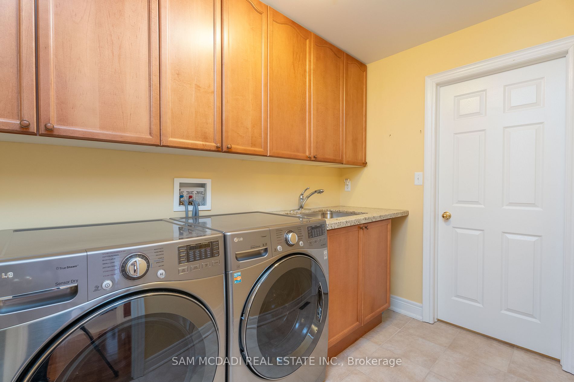 3852 Rosanna Dr