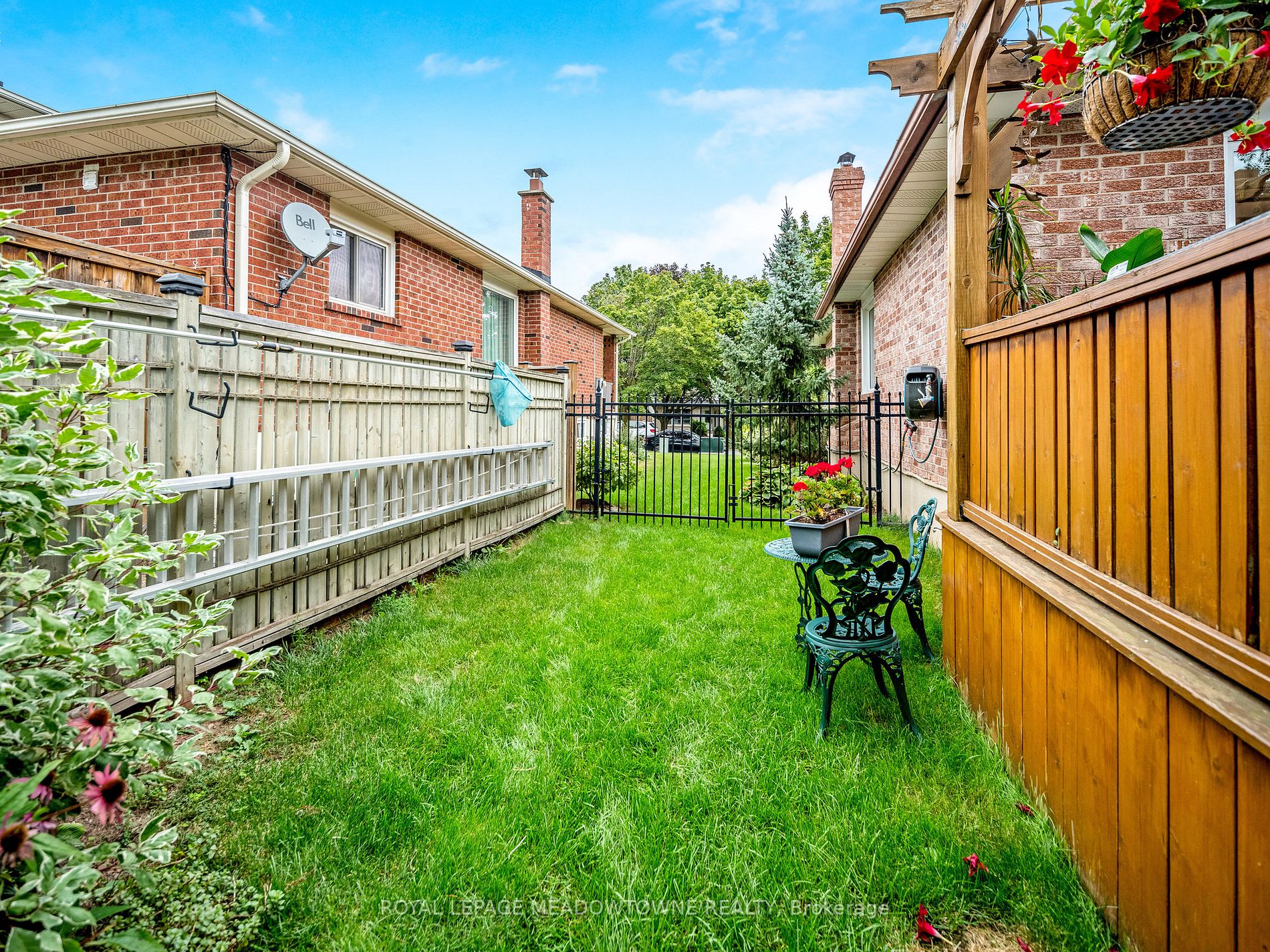 24 Hillside Dr