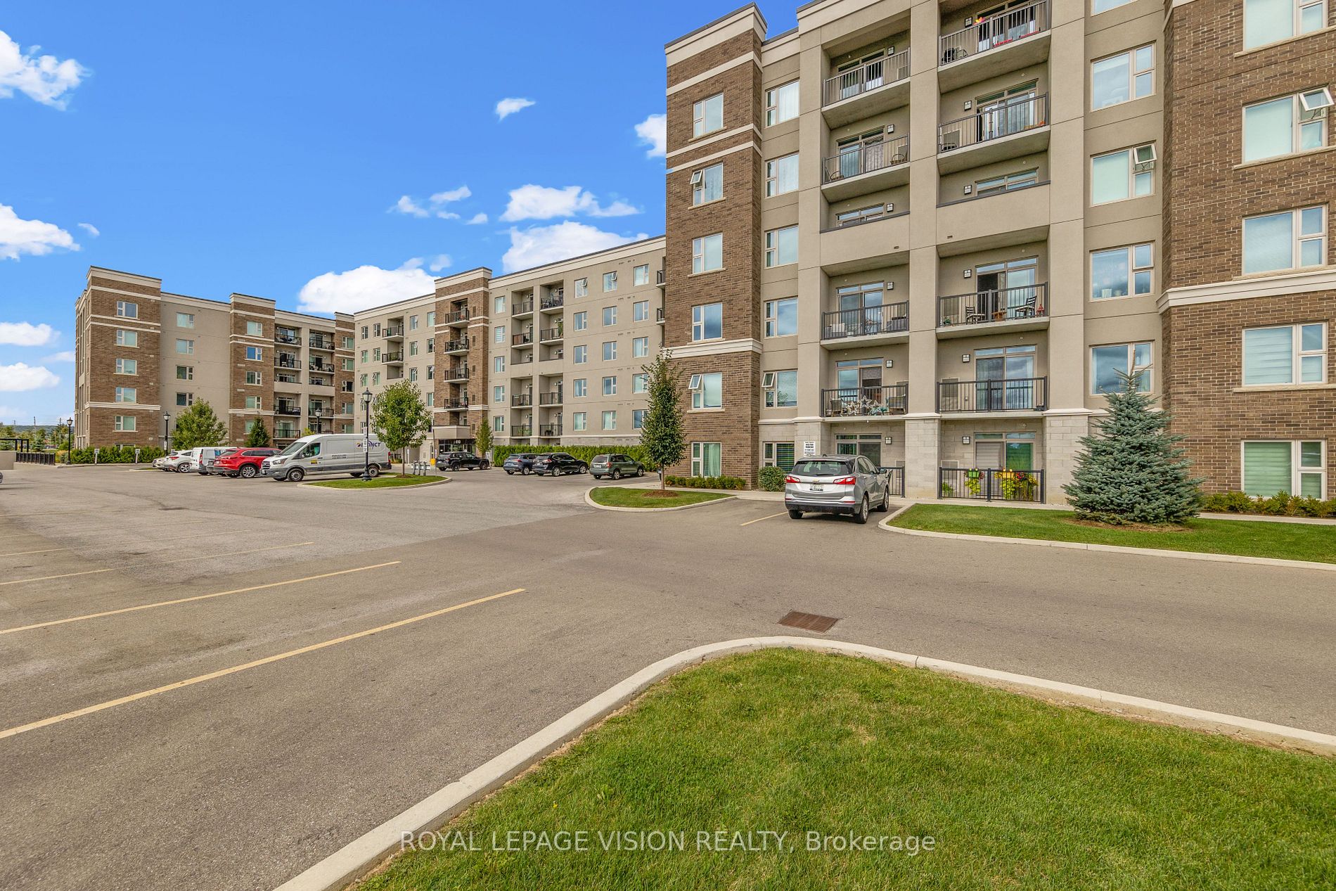 610 Farmstead Dr, #227