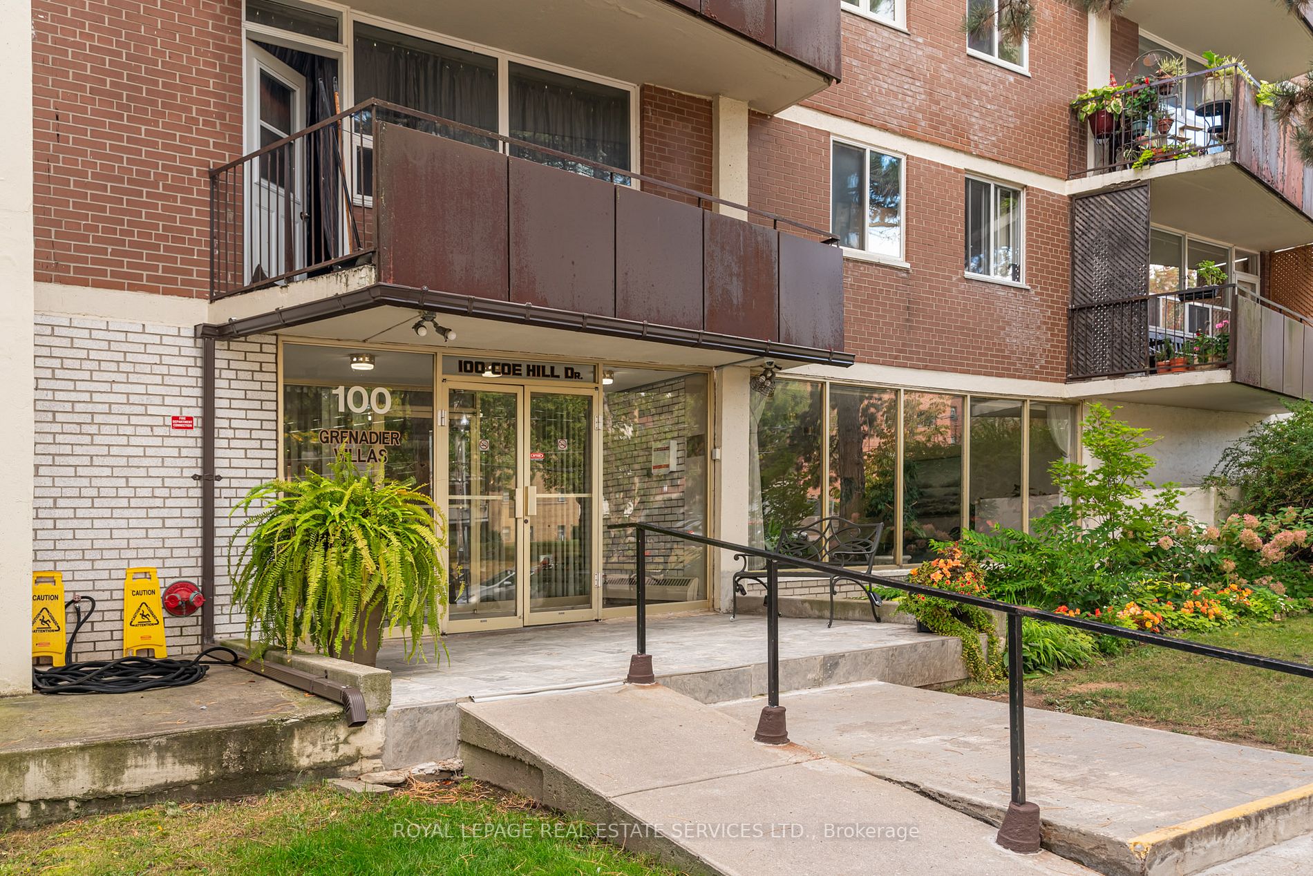 100 Coe Hill Dr, #208