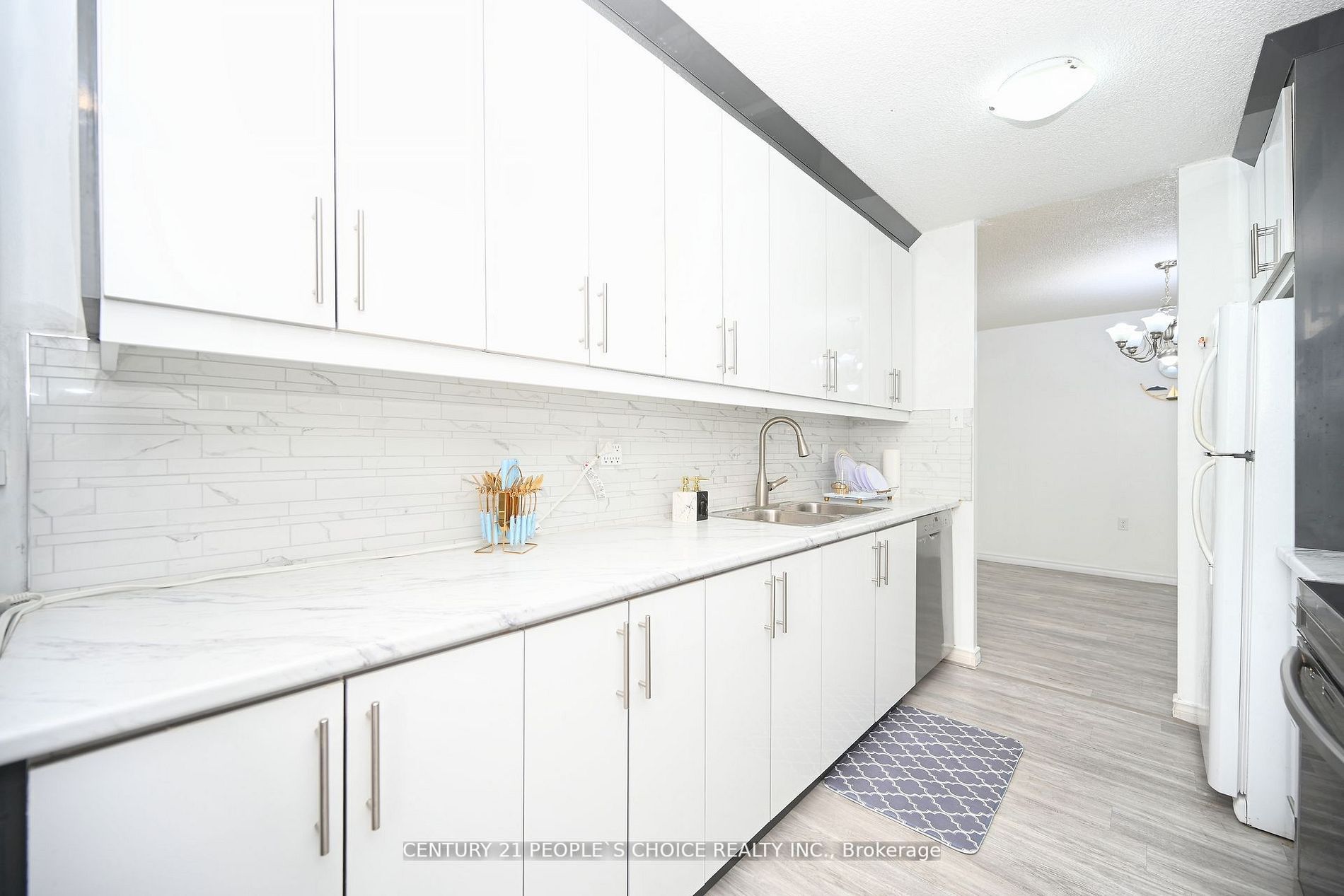 17 Knightsbridge Rd, #604