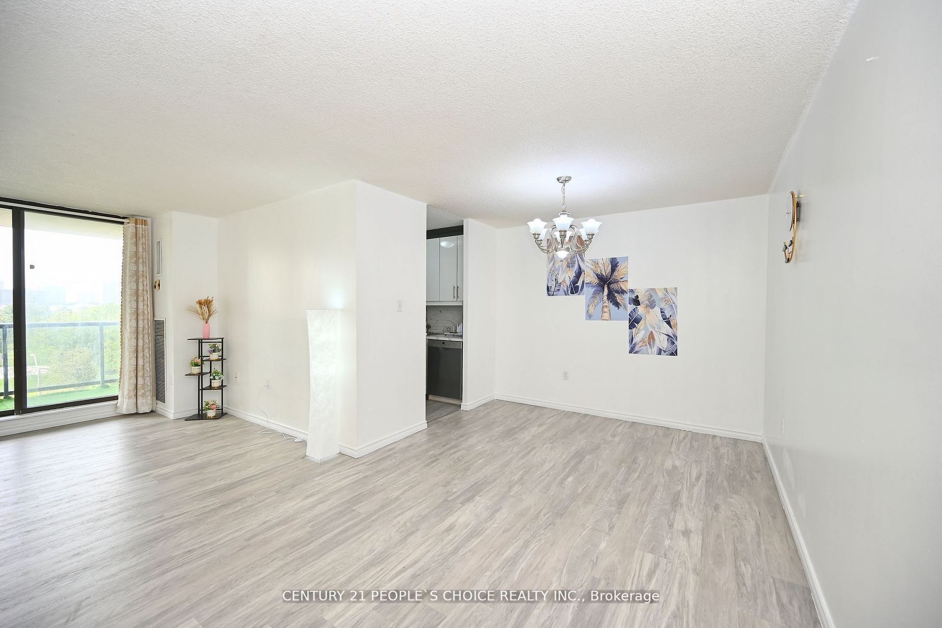17 Knightsbridge Rd, #604