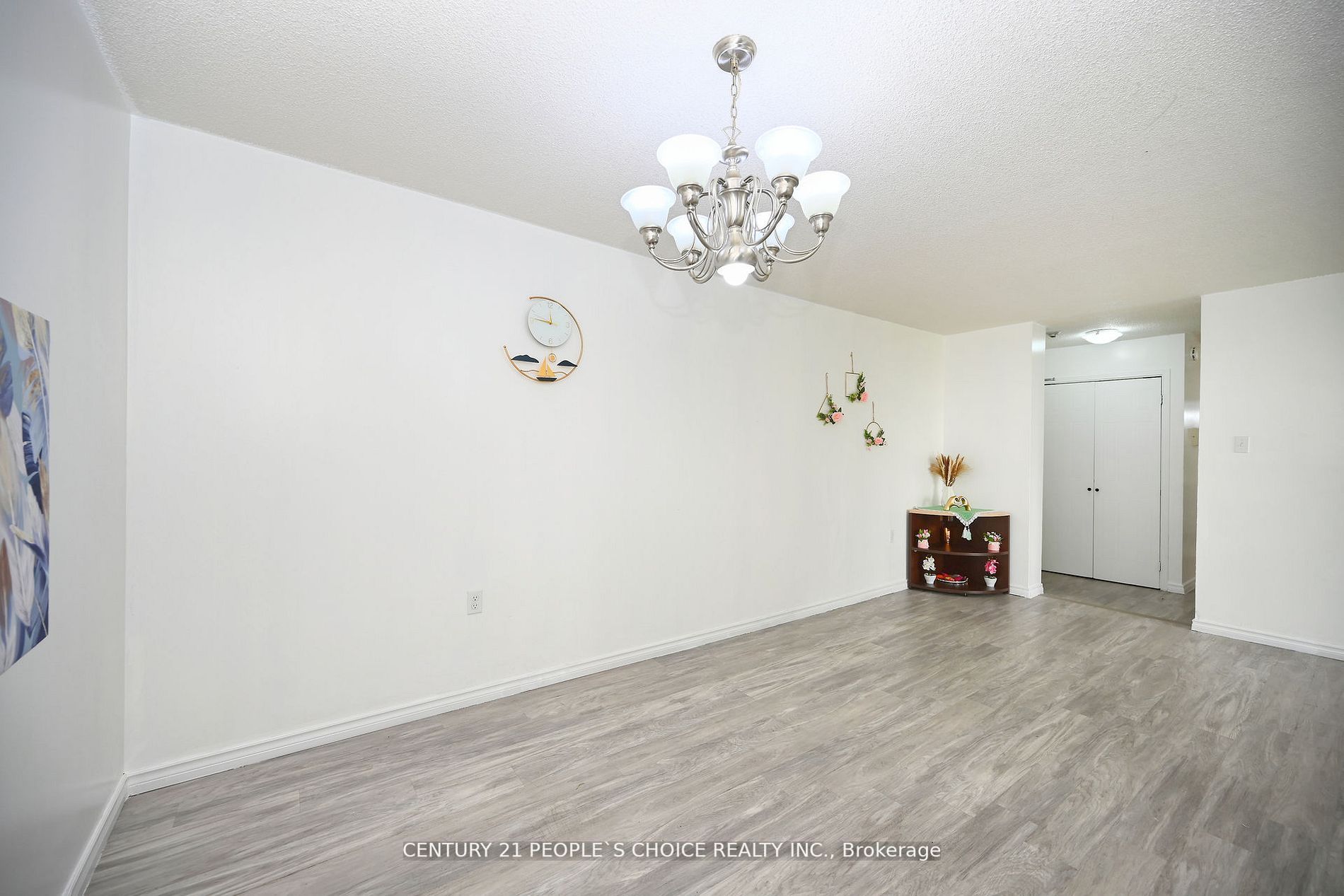 17 Knightsbridge Rd, #604