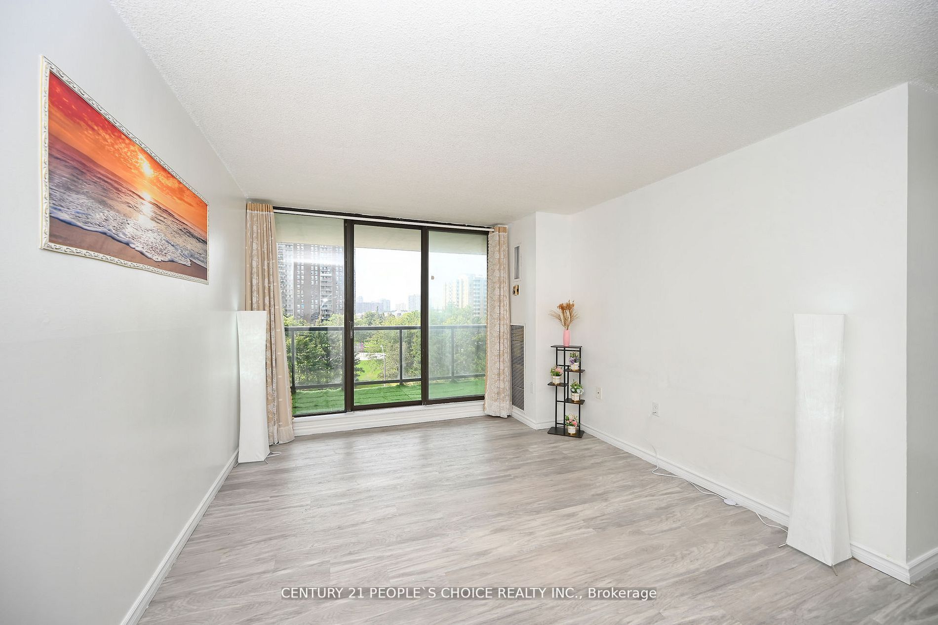 17 Knightsbridge Rd, #604