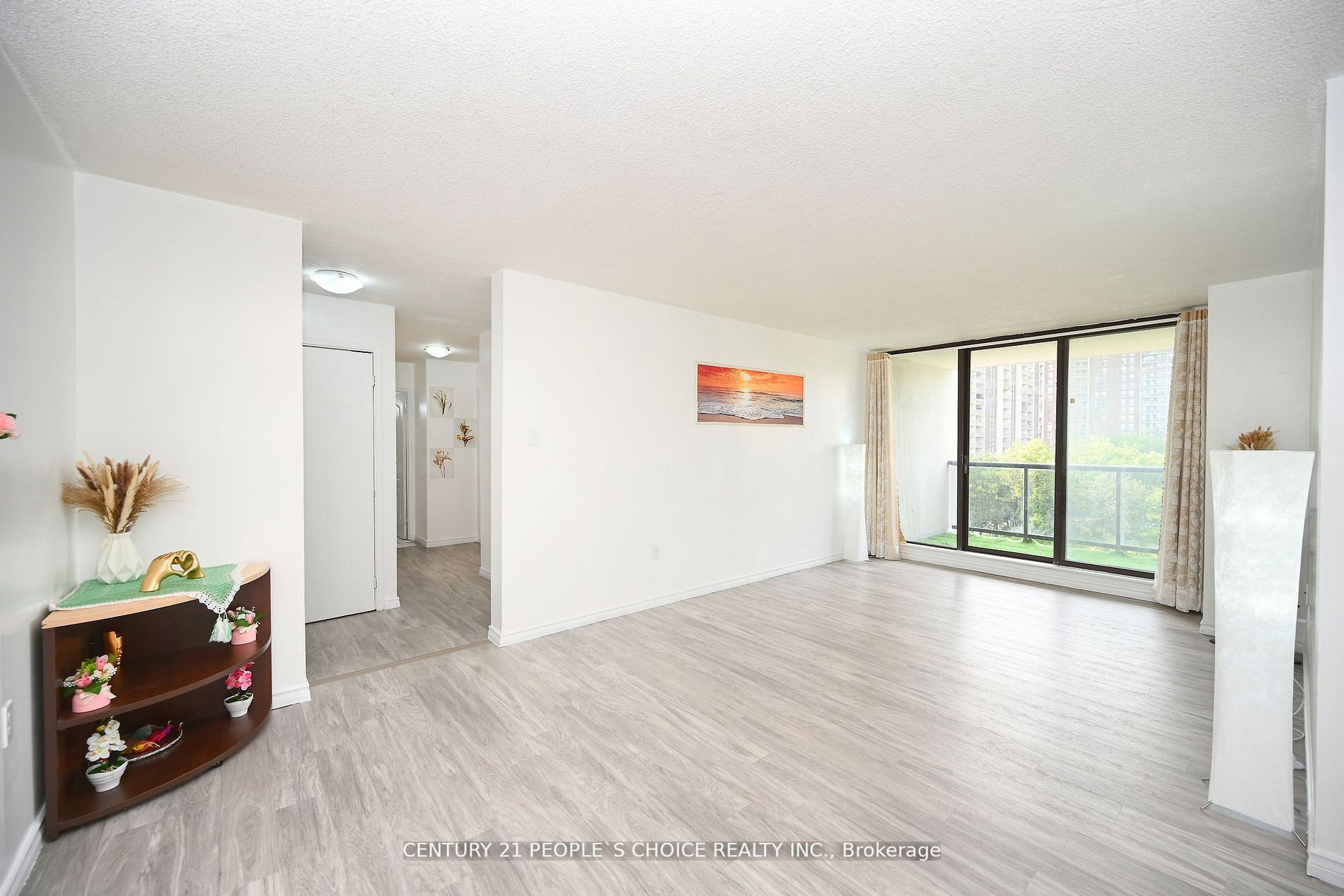 17 Knightsbridge Rd, #604