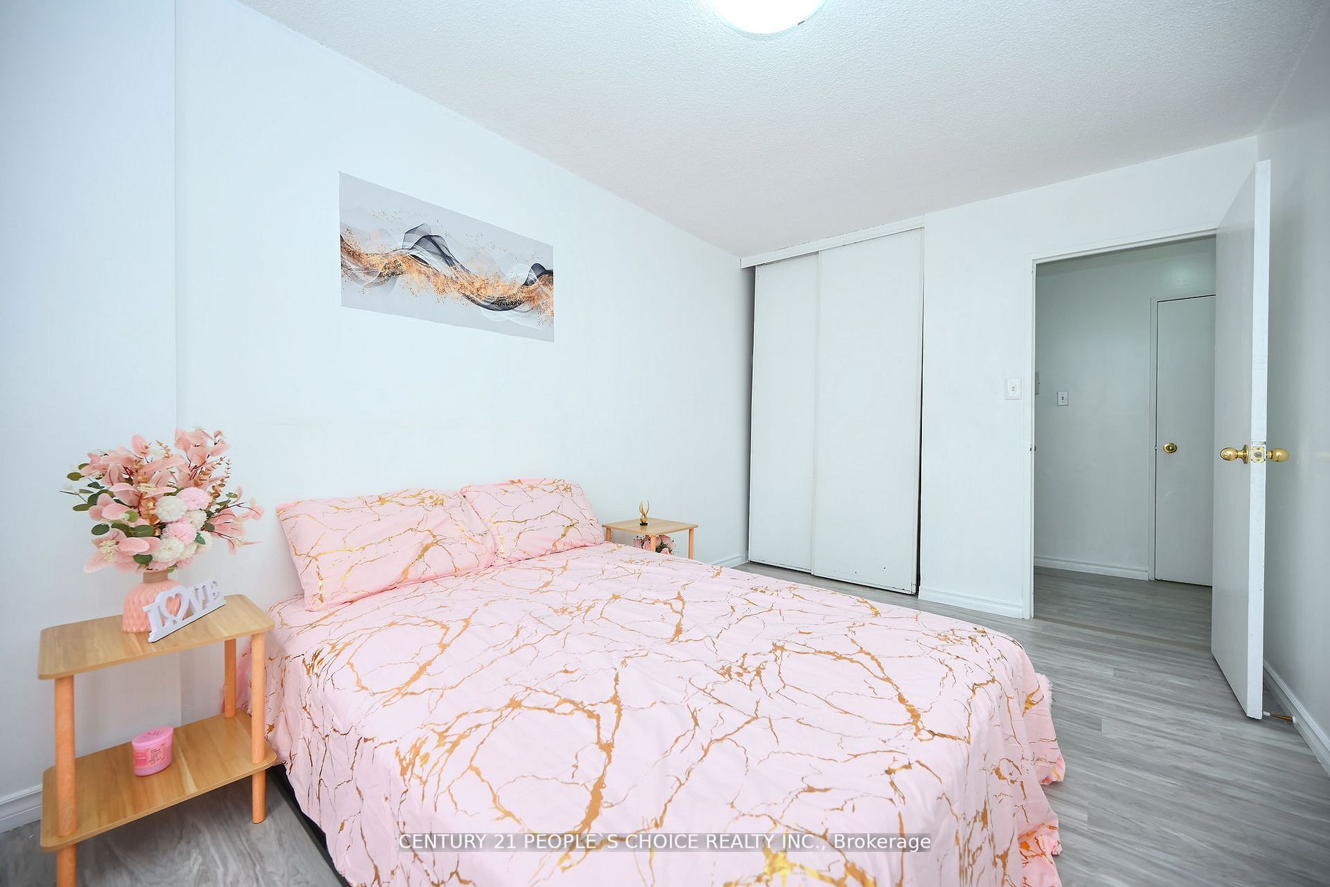 17 Knightsbridge Rd, #604