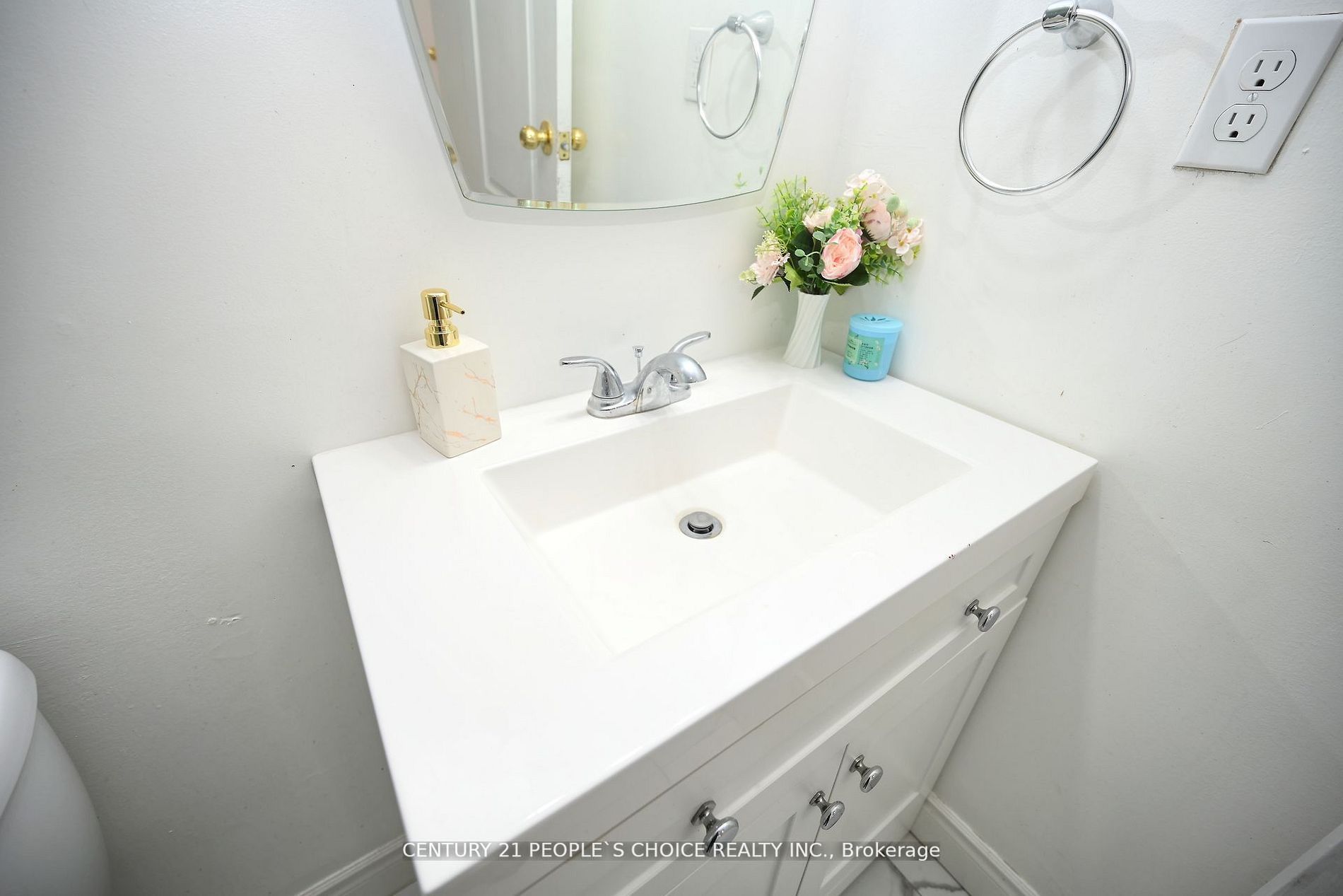 17 Knightsbridge Rd, #604
