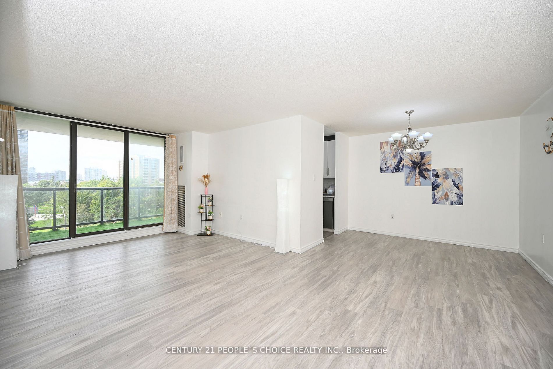 17 Knightsbridge Rd, #604