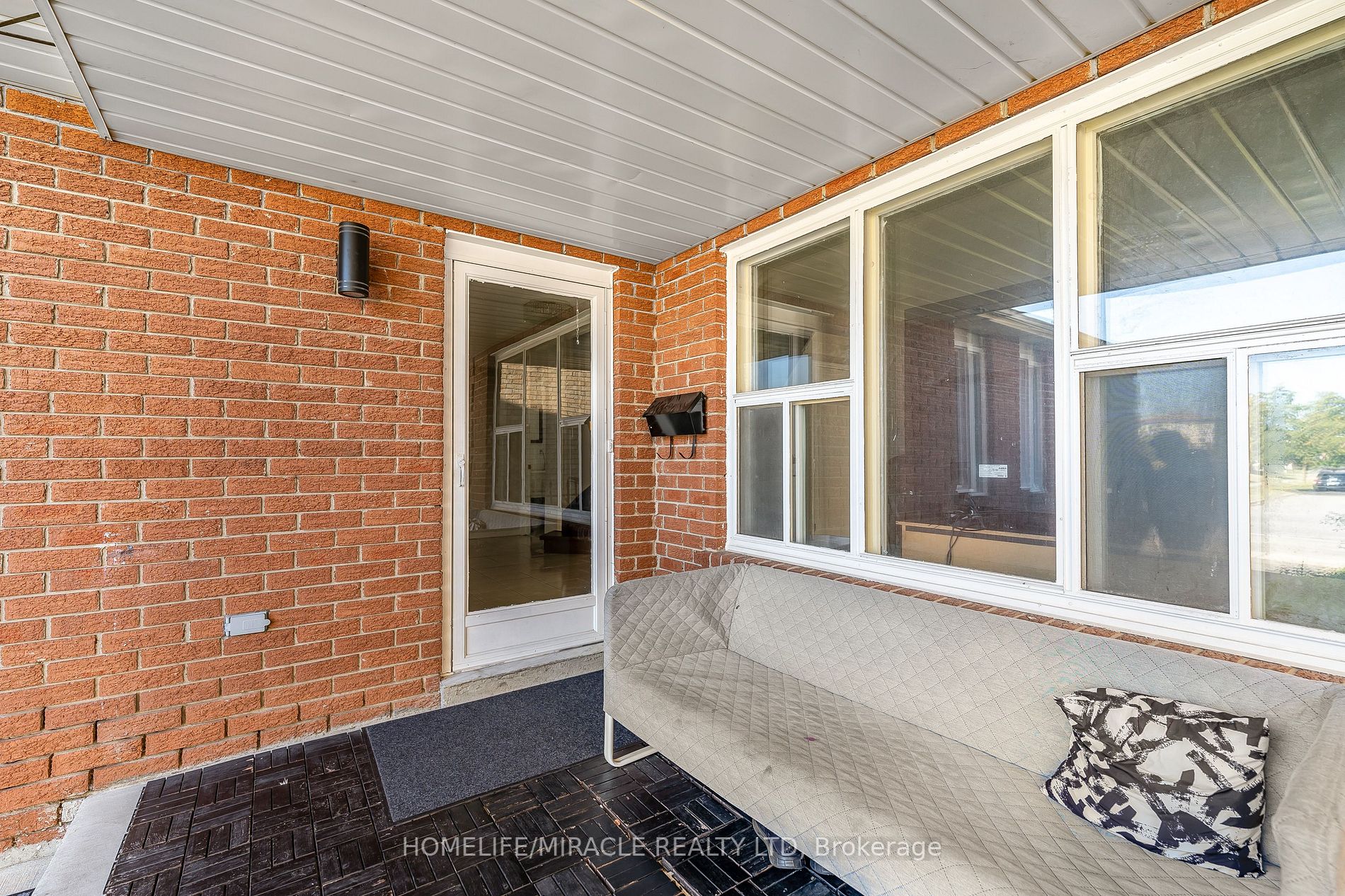 229 Vodden St W