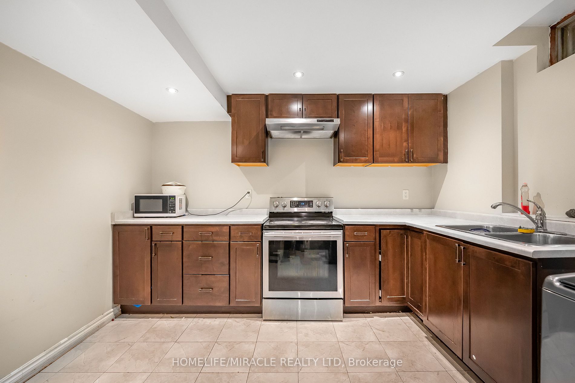 229 Vodden St W