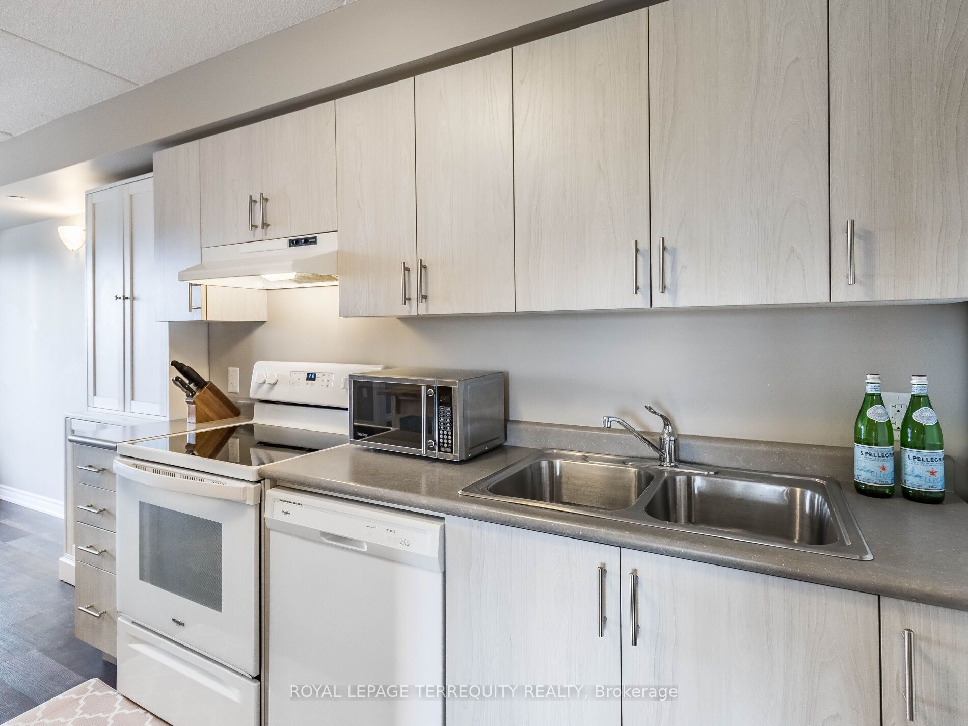 716 Main Street E, #1008