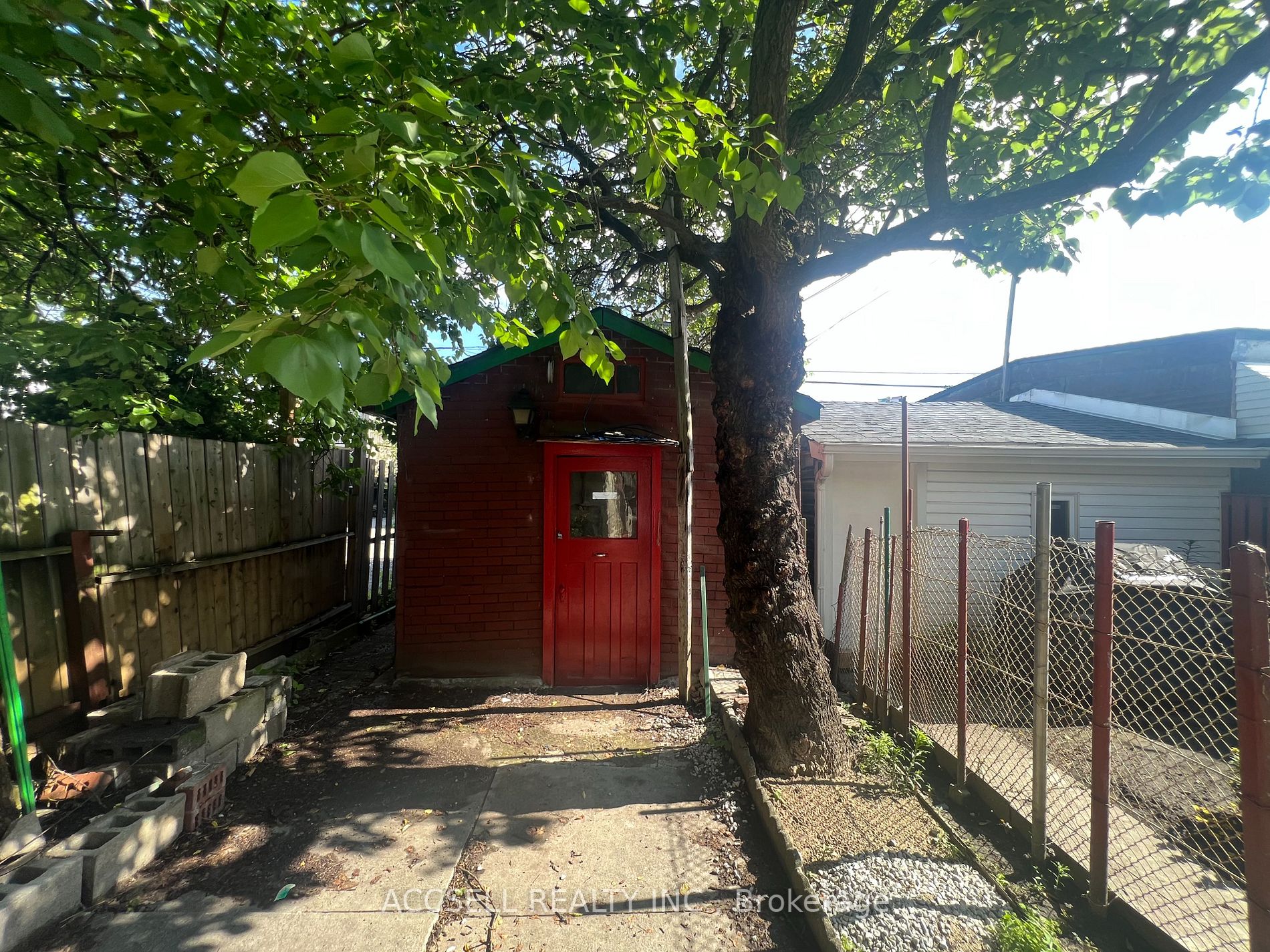 265 Maria St