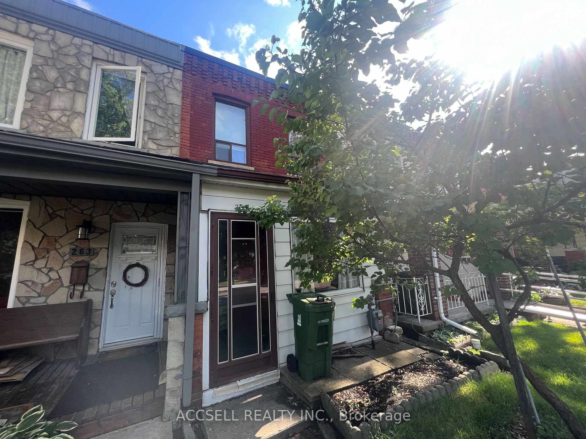 265 Maria St