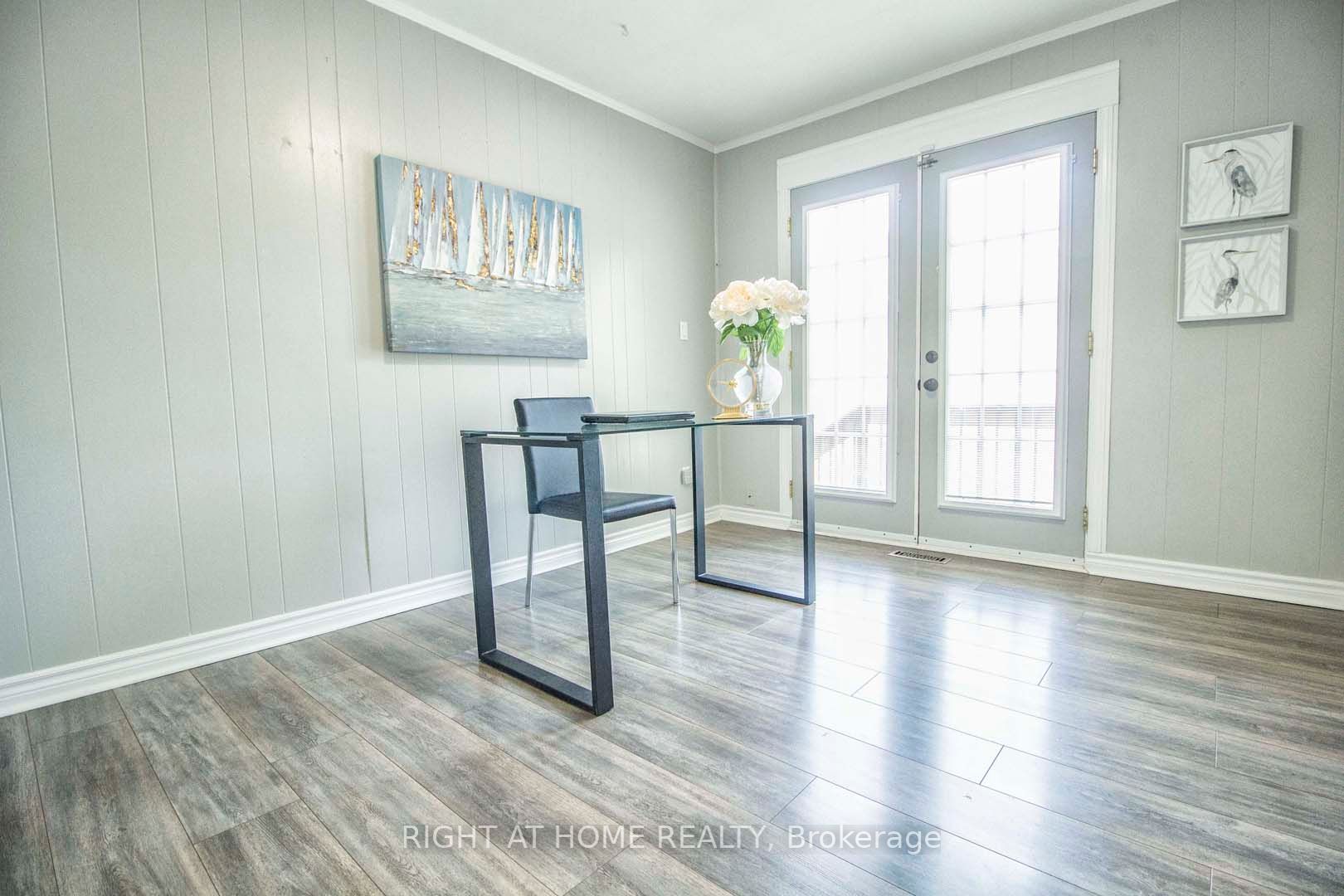 44 Baylor Cres