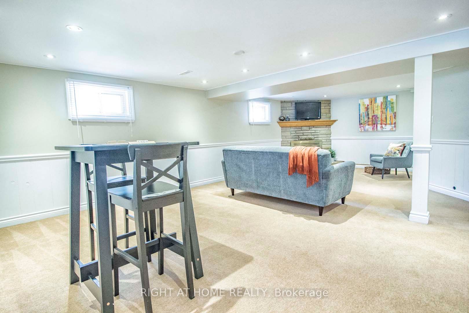44 Baylor Cres