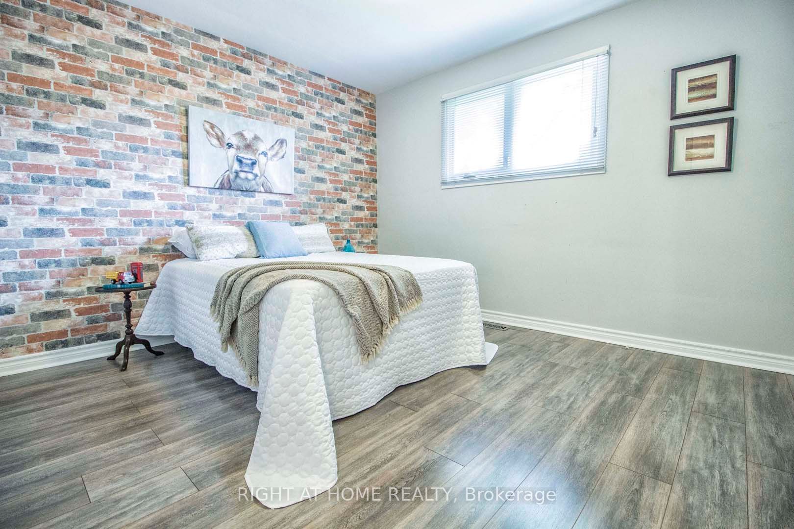 44 Baylor Cres