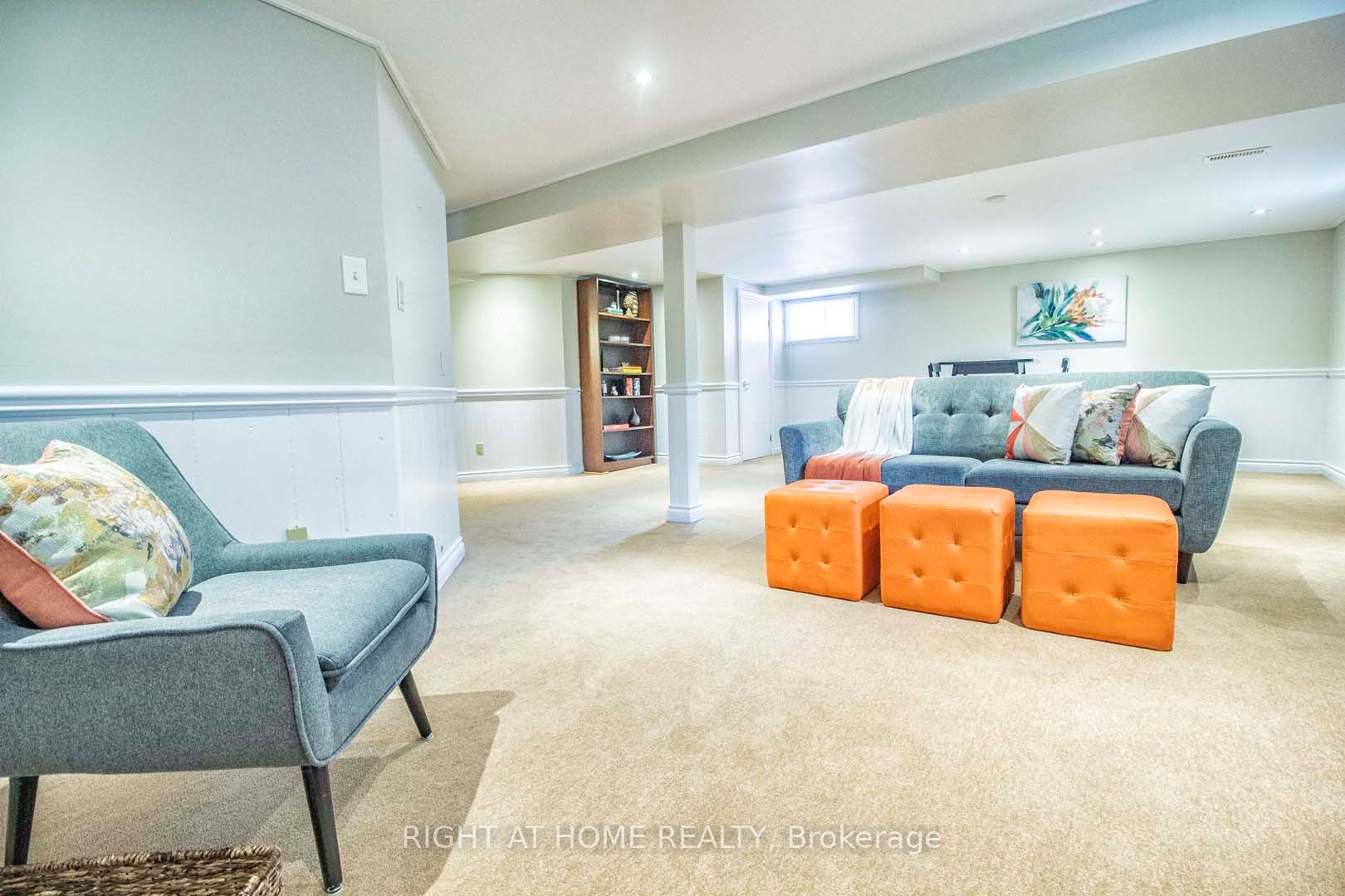 44 Baylor Cres