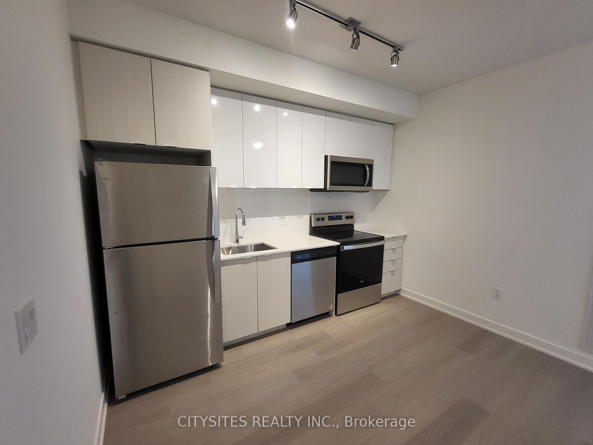859 The Queensway, #307