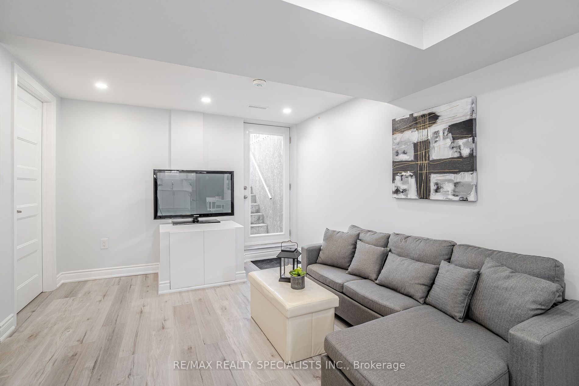 181 Satok Cres