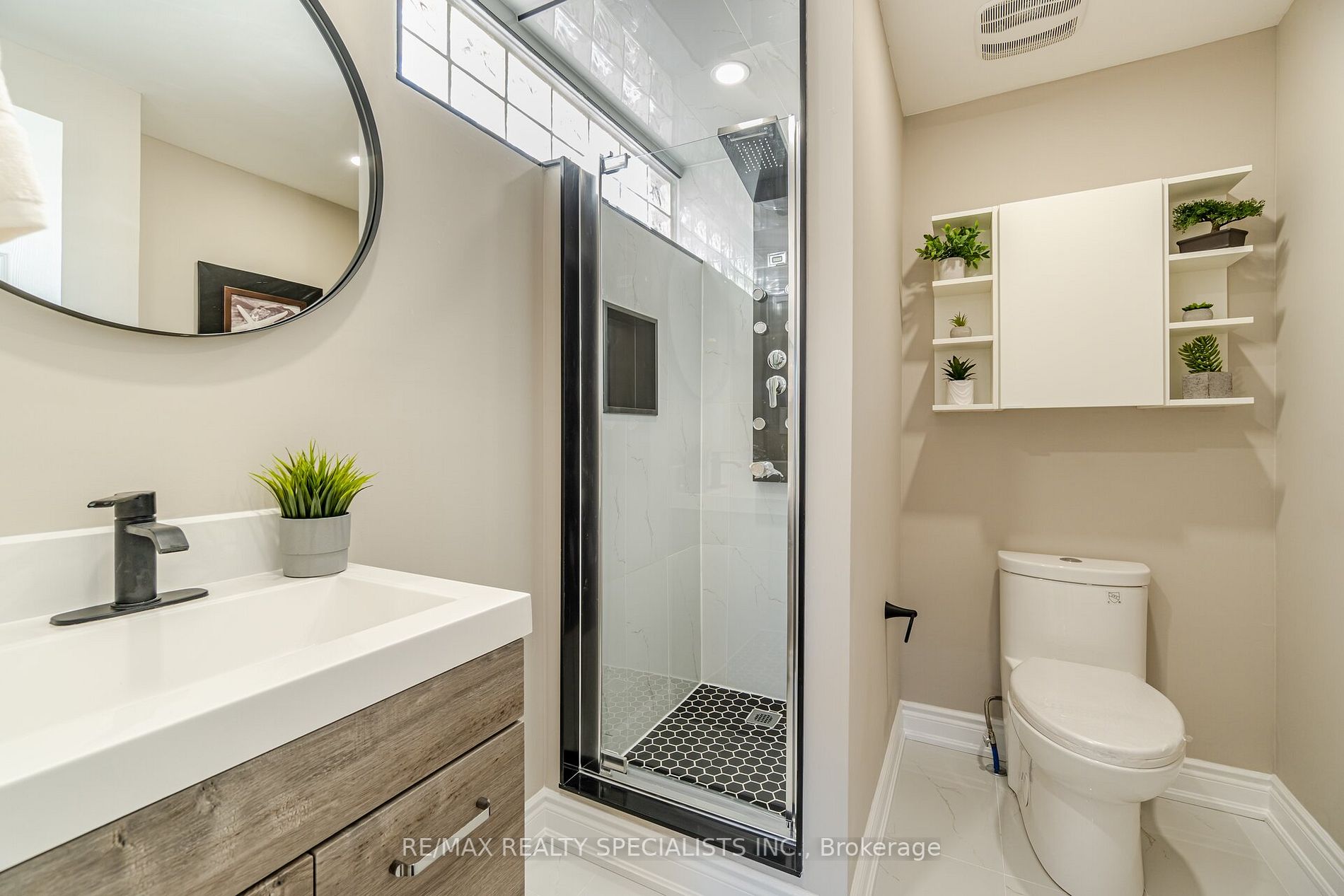 181 Satok Cres