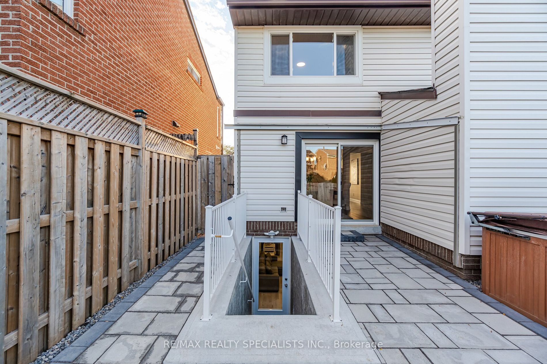 181 Satok Cres