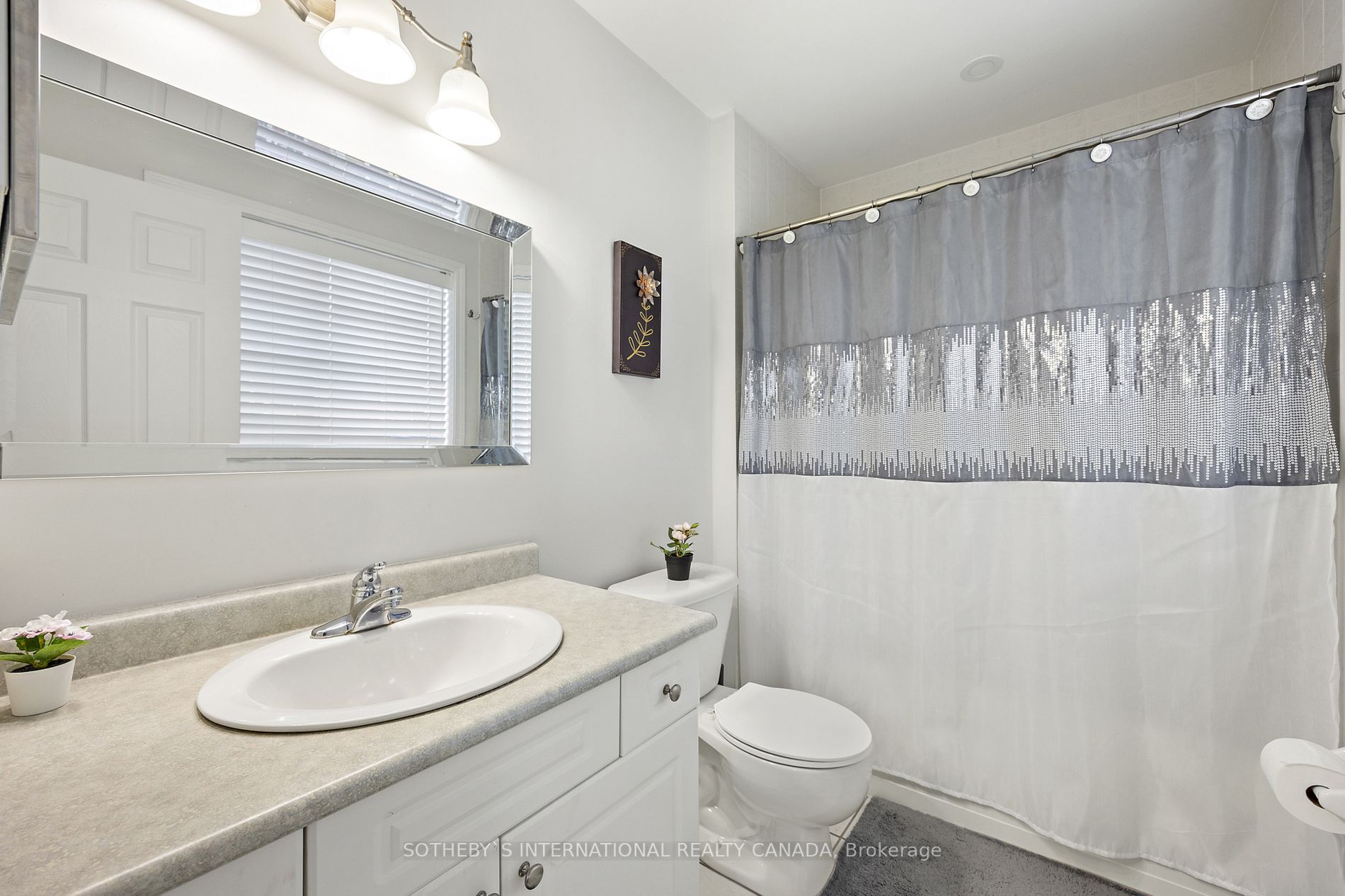 1158 Riddell Cres