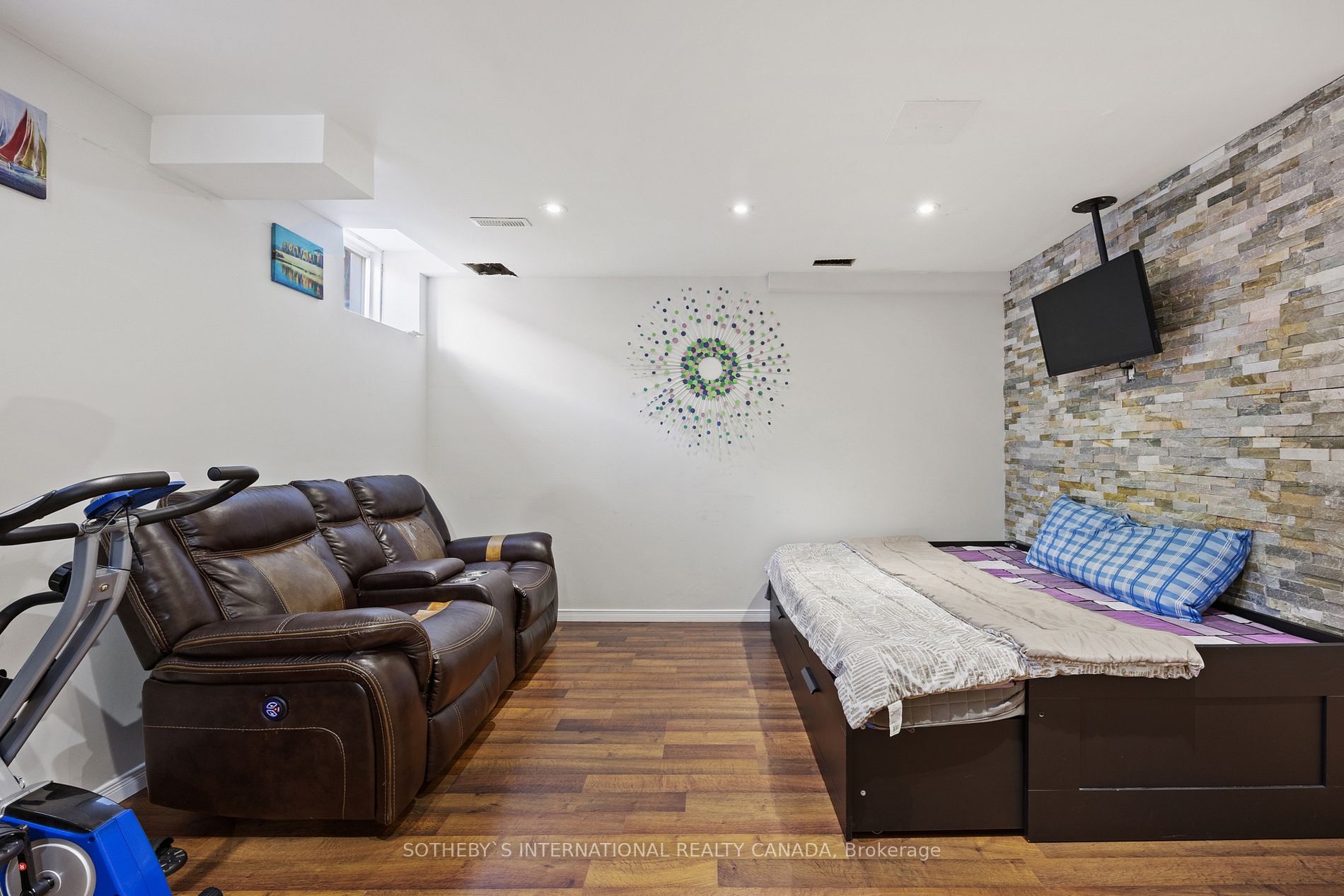 1158 Riddell Cres