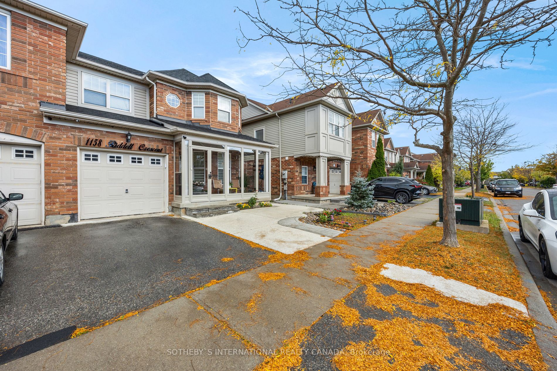 1158 Riddell Cres