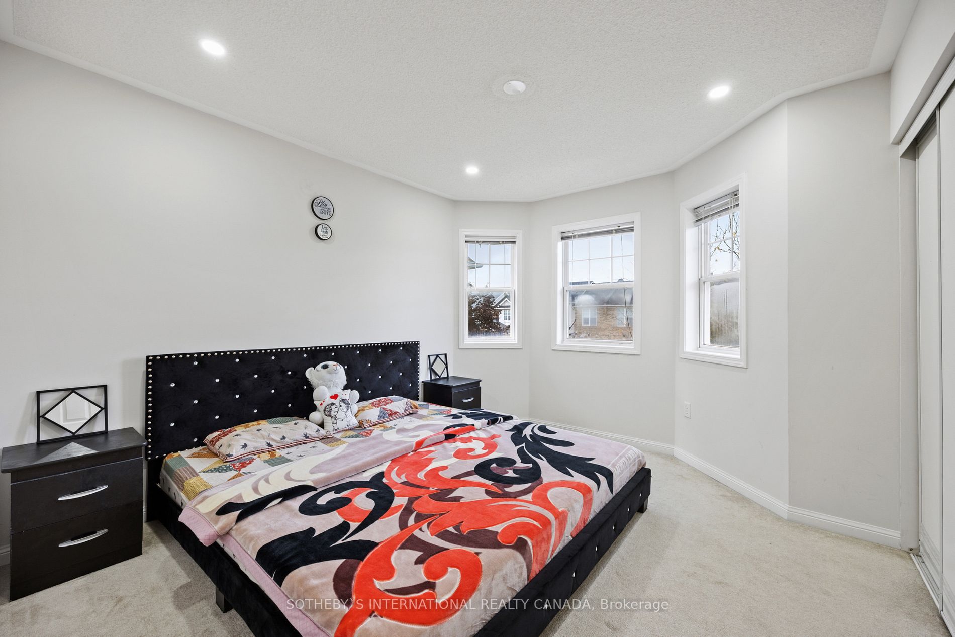 1158 Riddell Cres