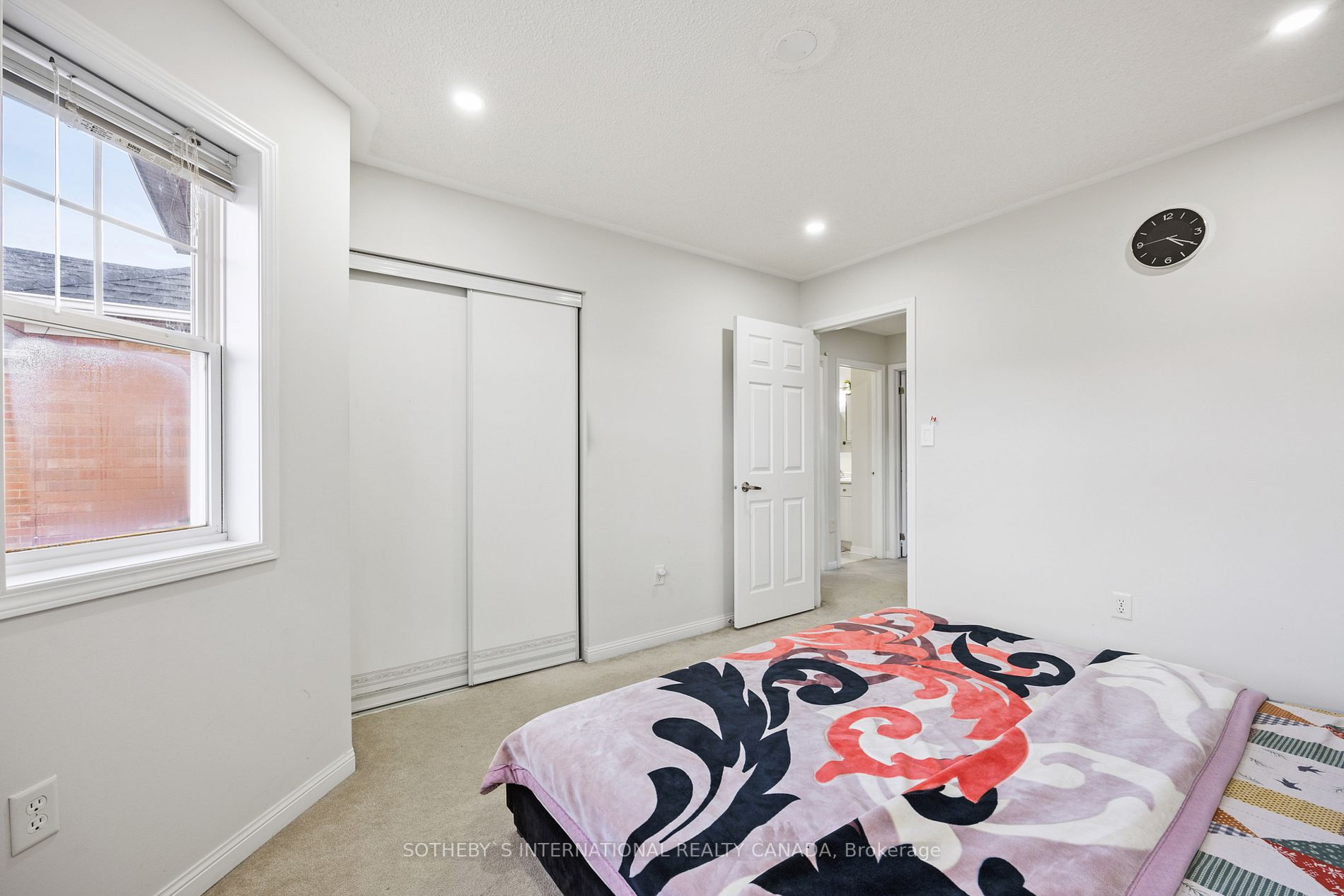 1158 Riddell Cres