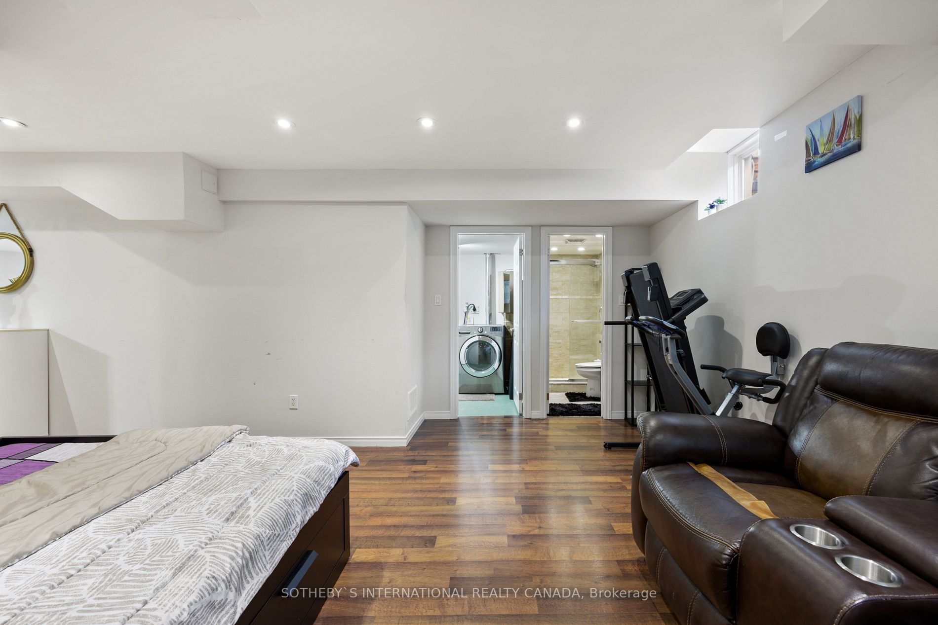 1158 Riddell Cres