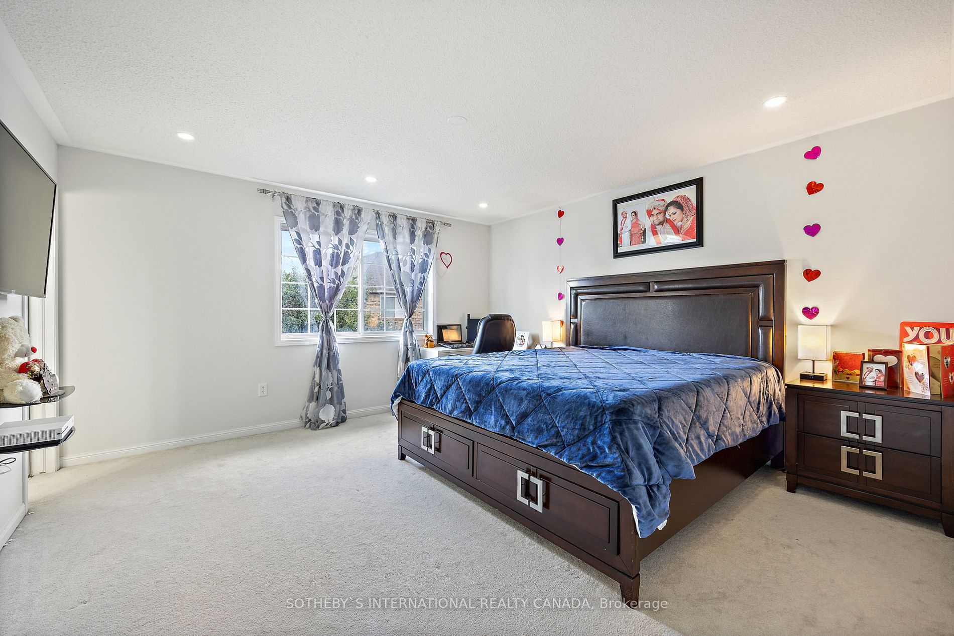 1158 Riddell Cres