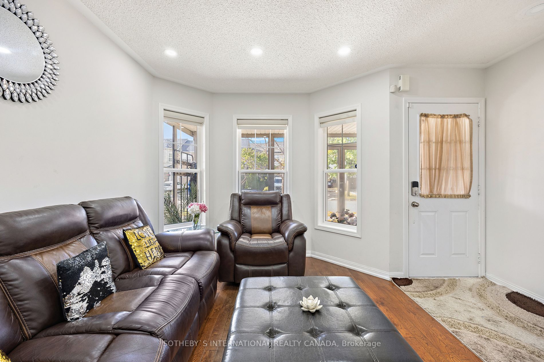1158 Riddell Cres