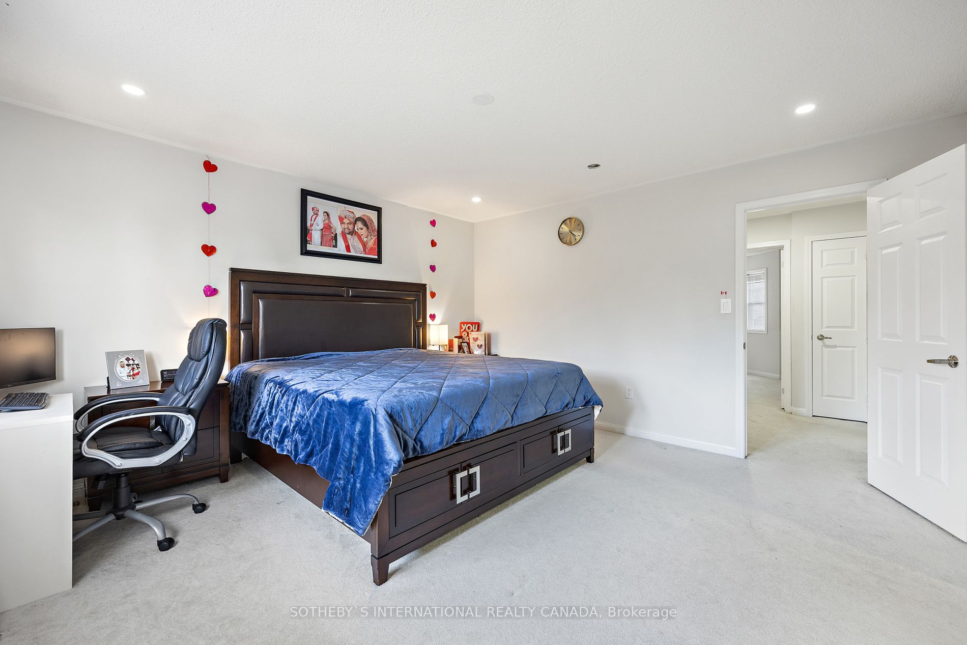 1158 Riddell Cres