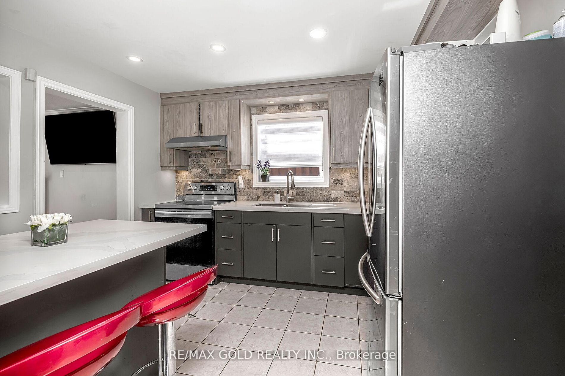 53 Smith Dr