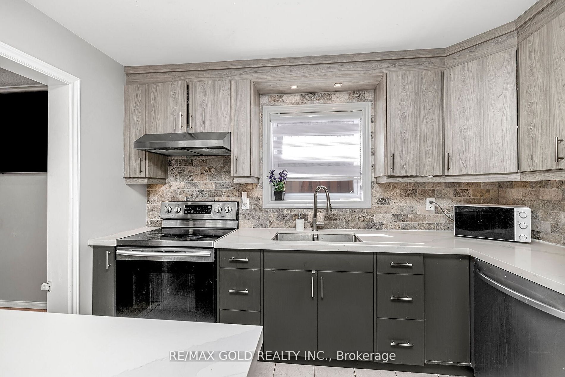 53 Smith Dr