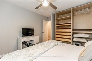 15 Elizabeth St N, #704
