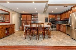 15 Elizabeth St N, #704