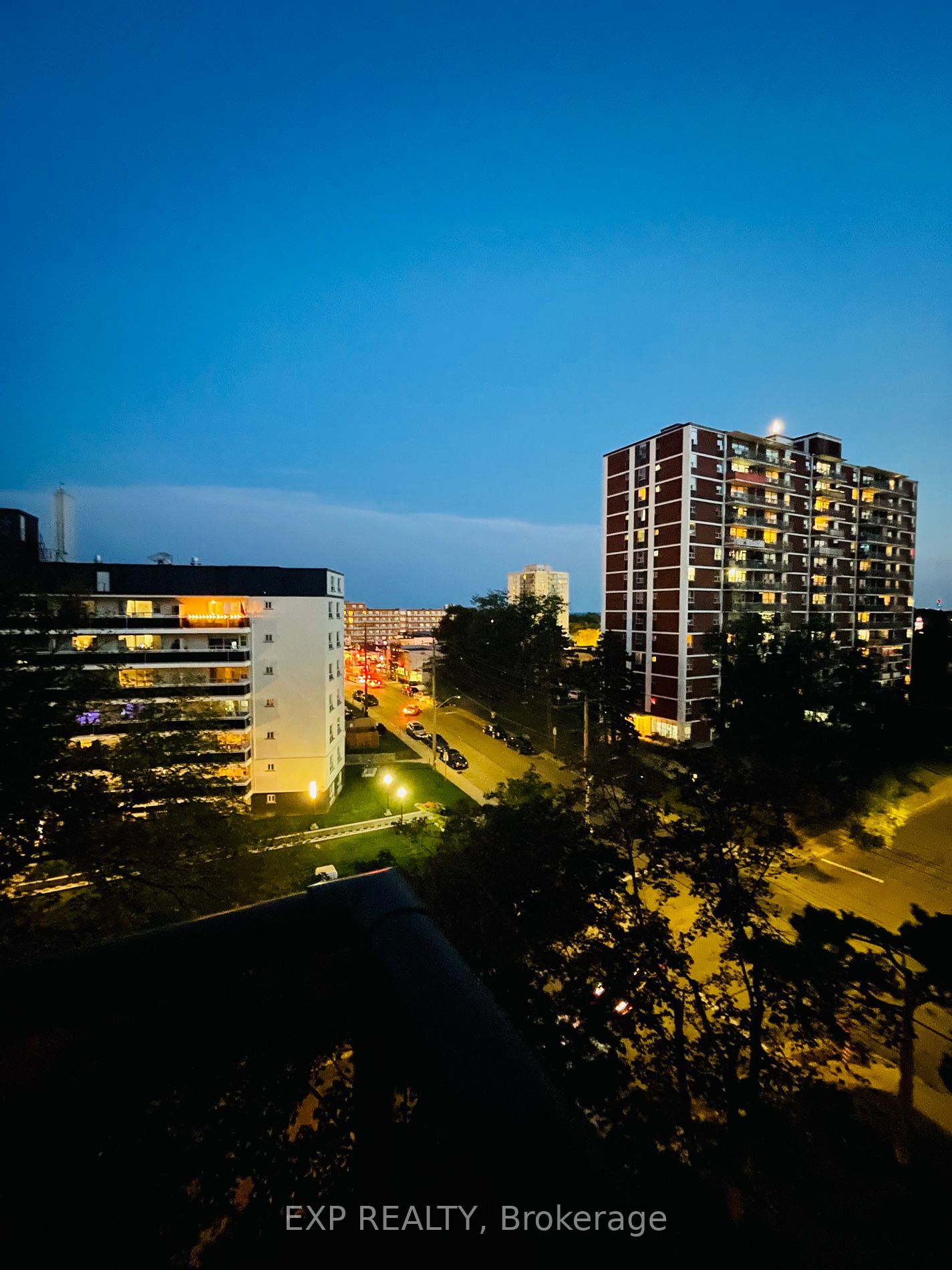 15 Elizabeth St N, #704
