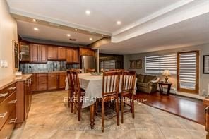15 Elizabeth St N, #704