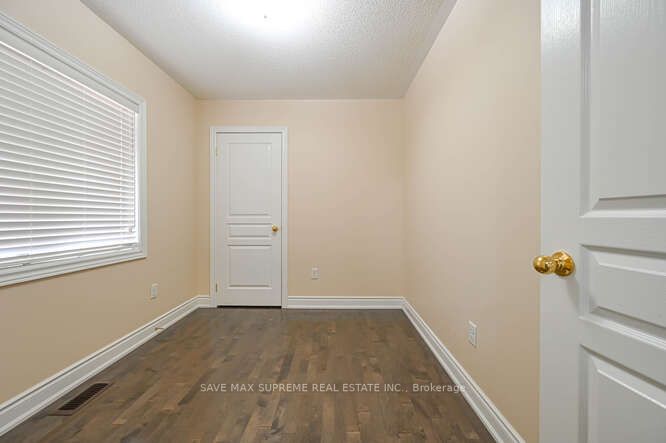 6 Brentwick Dr