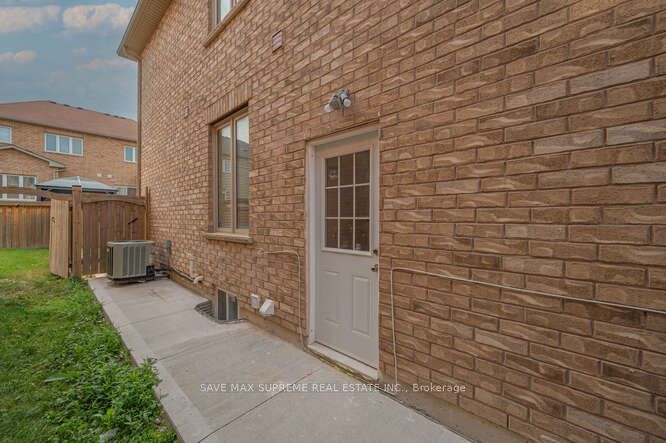 6 Brentwick Dr