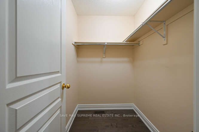 6 Brentwick Dr
