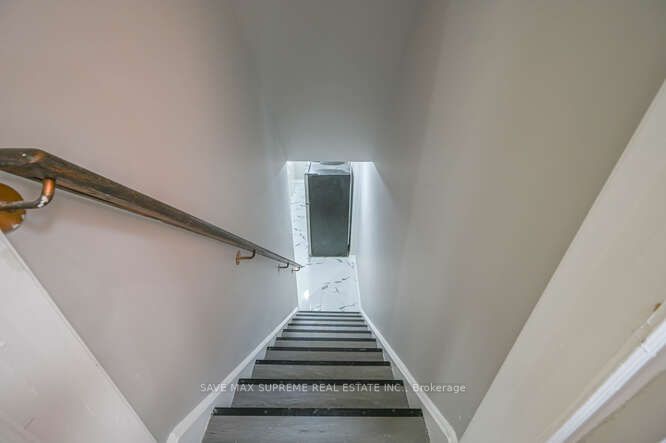 6 Brentwick Dr